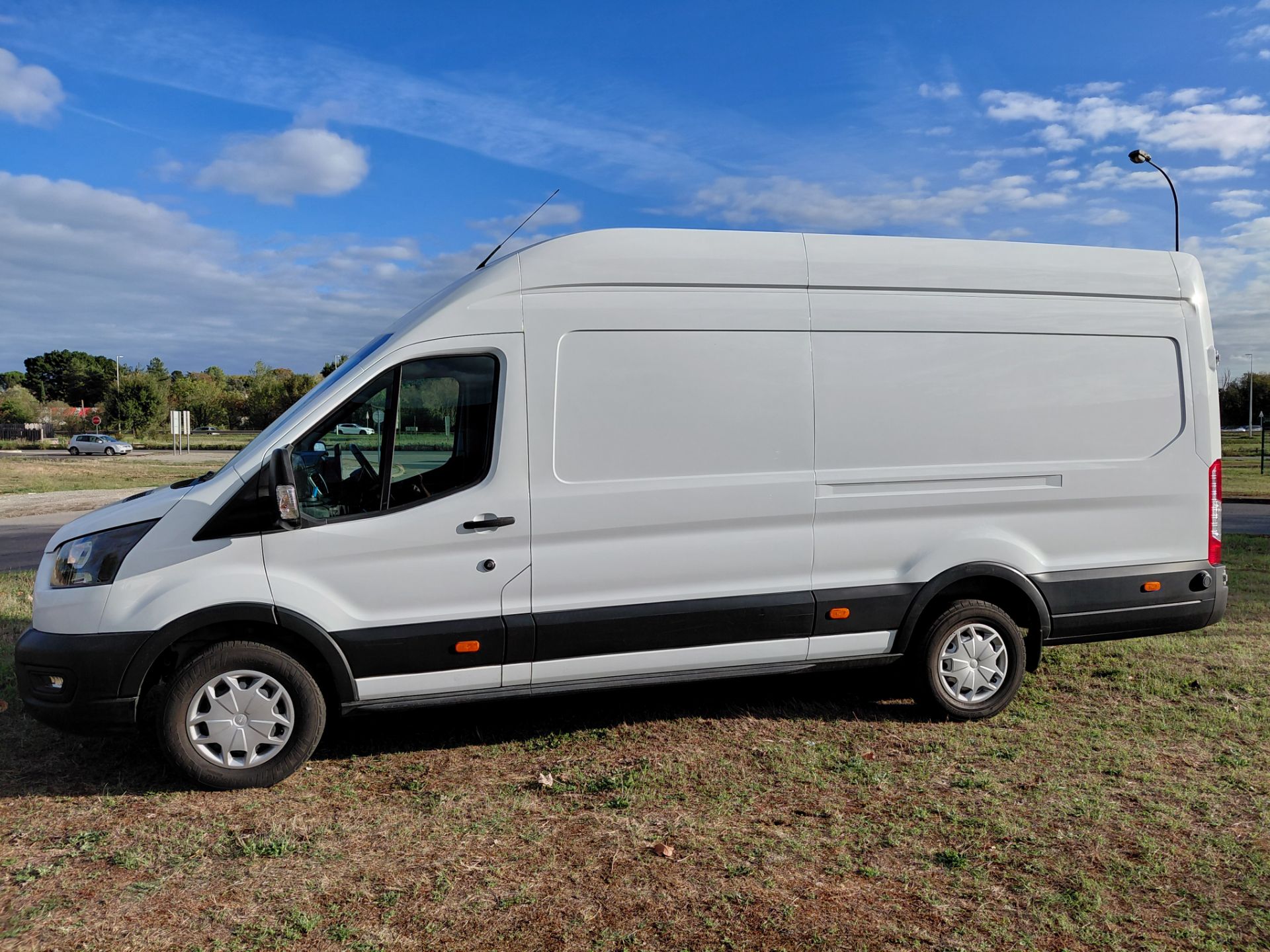 FORD E-TRANSIT — photo 2