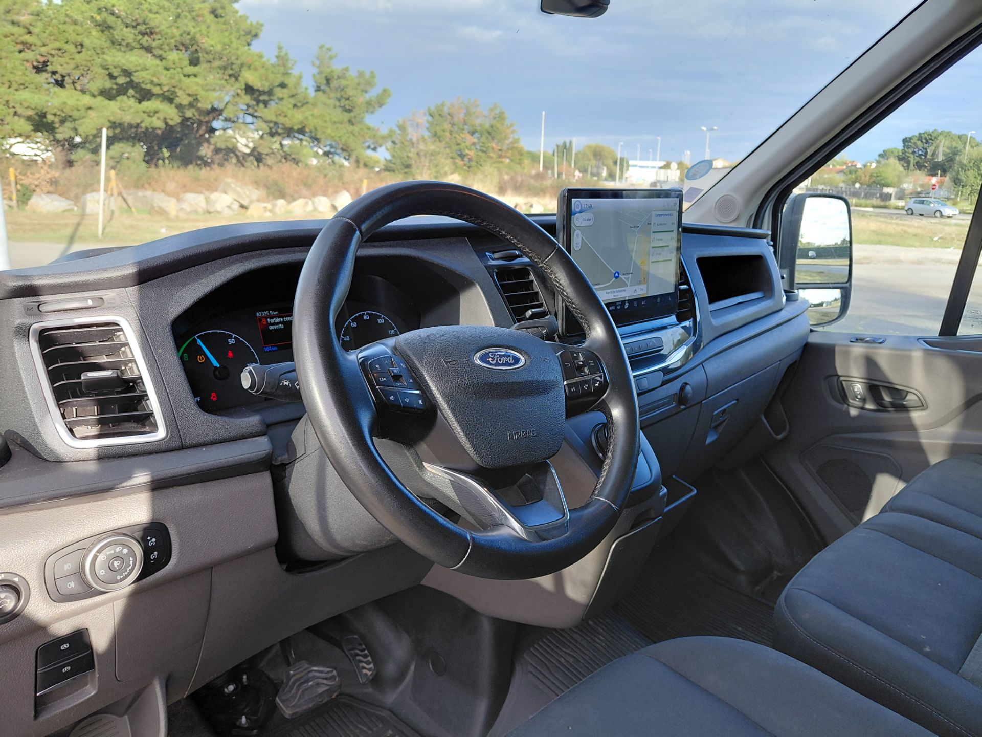 FORD E-TRANSIT — photo 9