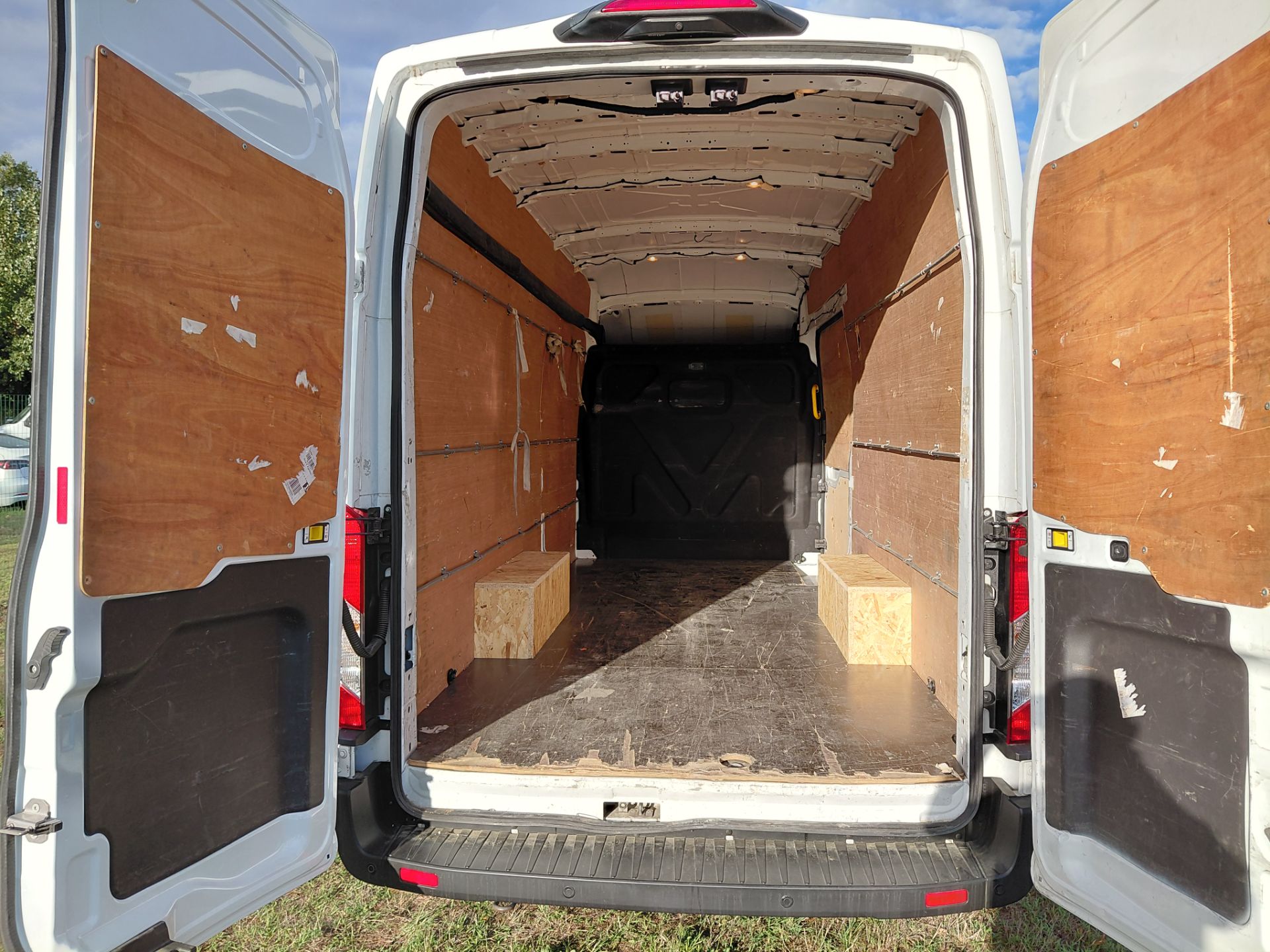 FORD E-TRANSIT — photo 14