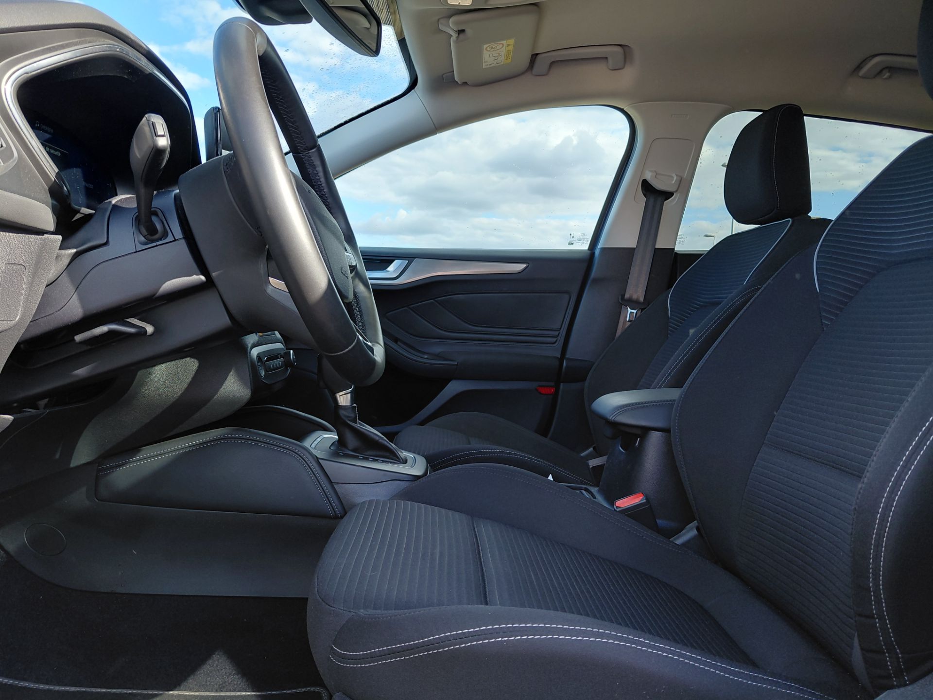 FORD FOCUS SW — photo 12