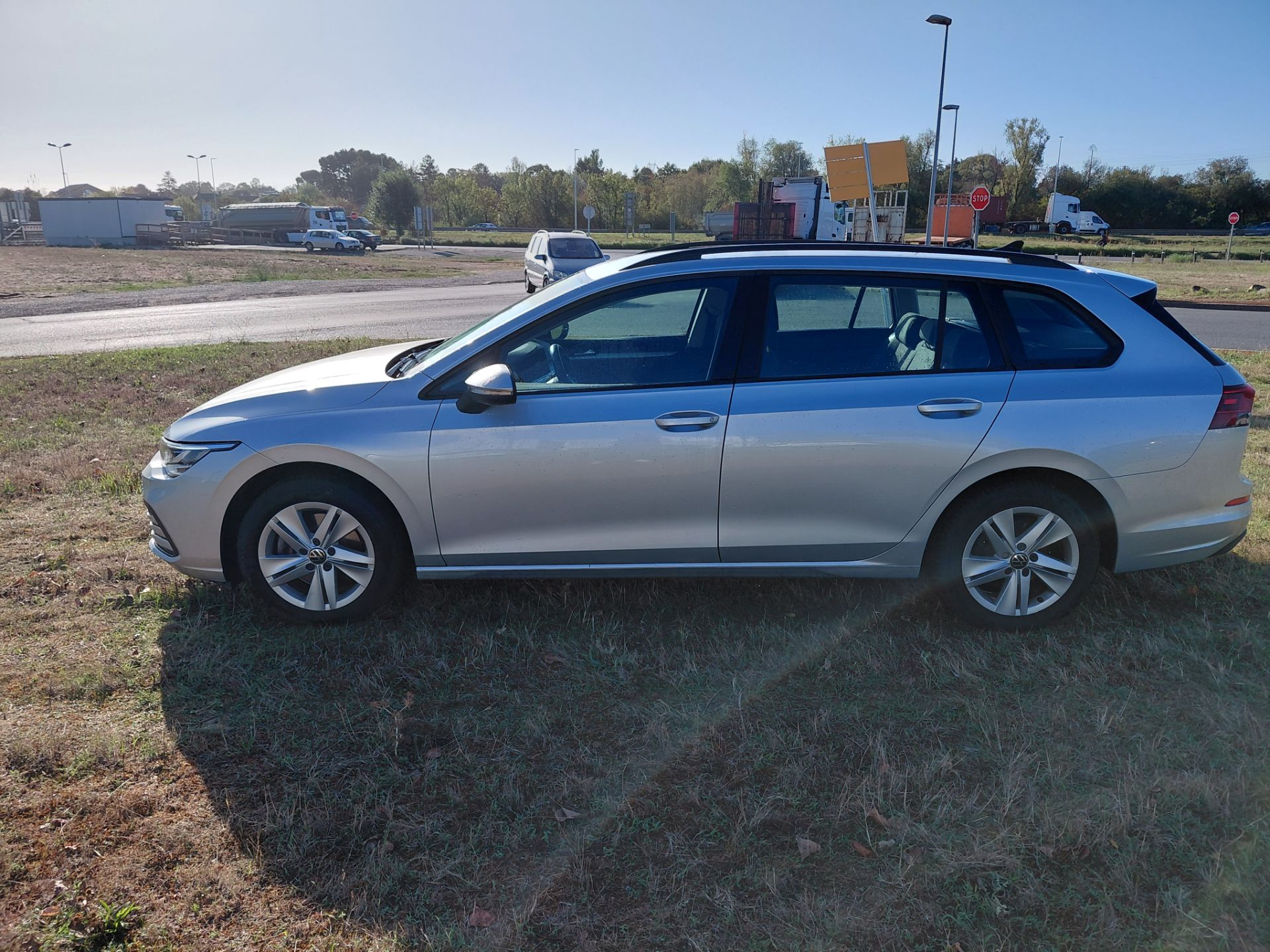 VOLKSWAGEN GOLF SW — photo 2